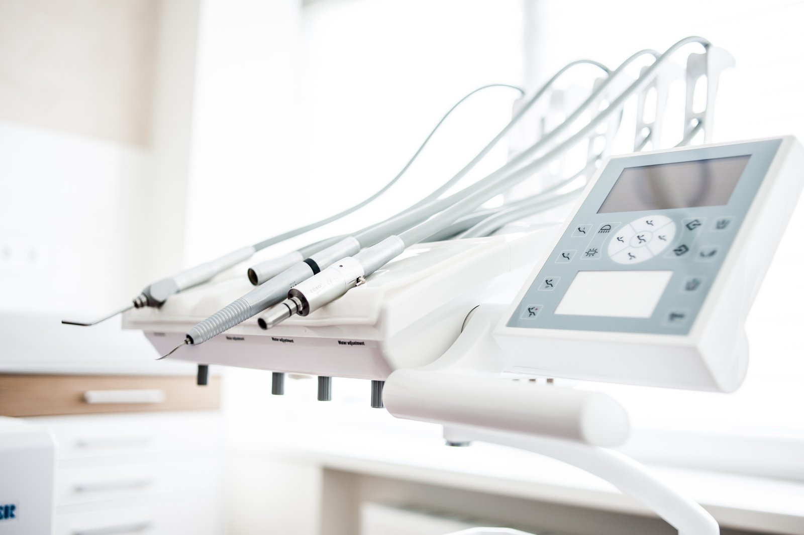 Modern dental clinic treatment room representing Atlas Dental Specialists' same-day digital dentistry technology